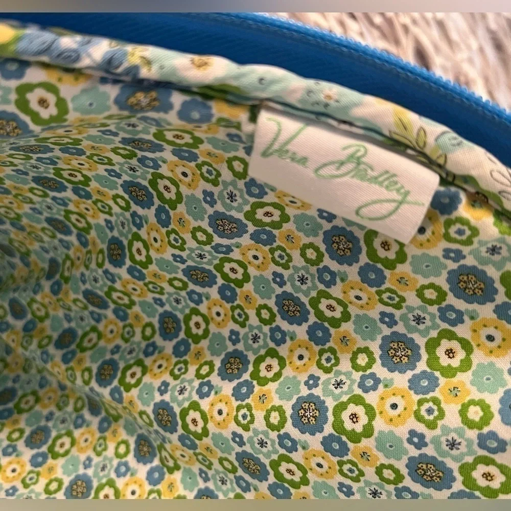 VERA BRADLEY English Meadow Reader Tech Tablet Laptop Floral Padded Case Green